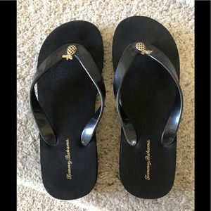 BLACK Tommy Bahama Flip Flops Size 7